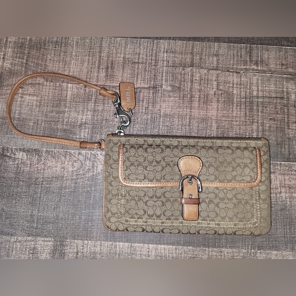 Coach wristlet - Picture 4 of 5